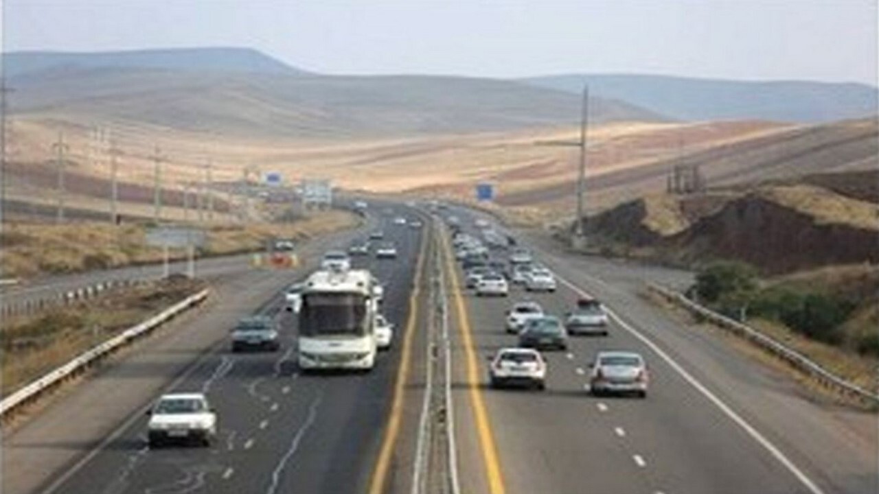 گره ترافیکی در محور‌های منتهی به مرز مهران وجود ندارد