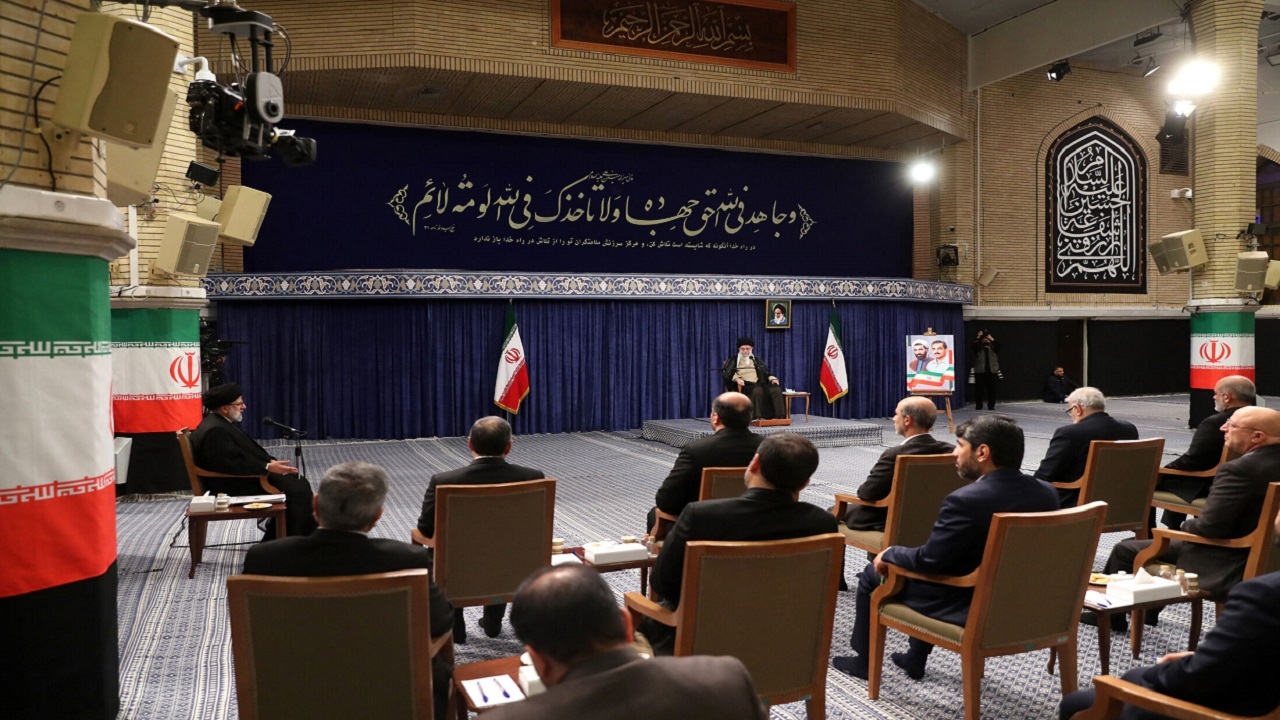 بدون تعارف با دولت در حسینیه امام خمینی (ره) + فیلم