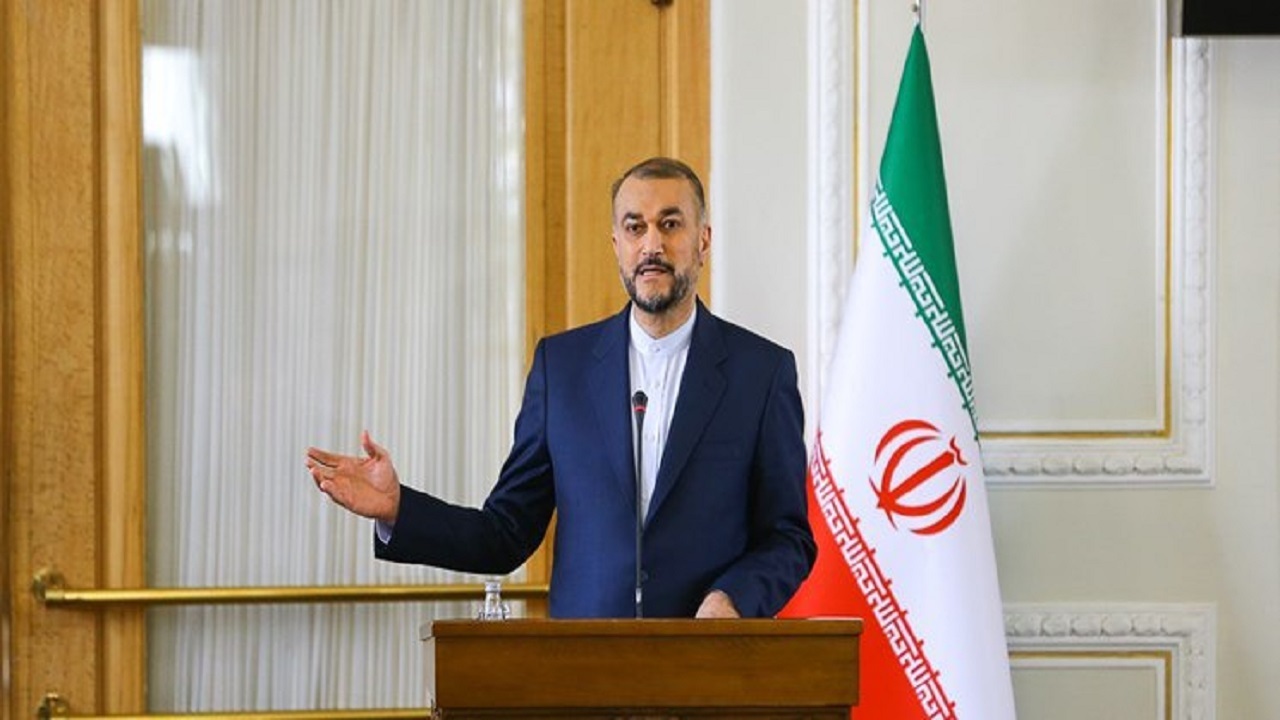 امیرعبداللهیان خطاب به مکرون: به جای مداخله در امور دیگران، بر امورات فرانسه تمرکز کنید!