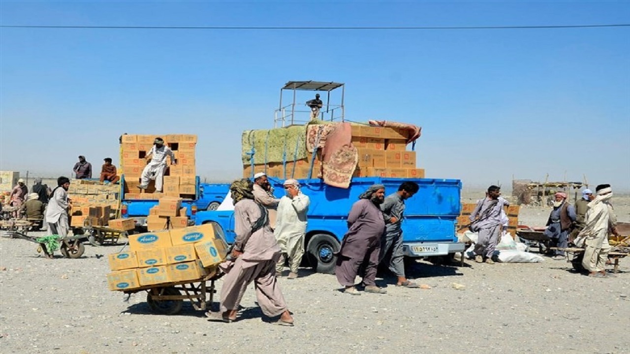 آغاز به‌کار رسمی بازارچه مرزی «شاهگل» سیستان/ ورود اولین محموله کولبری