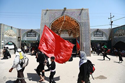 موکب آستان مقدس کریمه اهل‌بیت (س) در مسیر پیاده‌روی اربعین حسینی