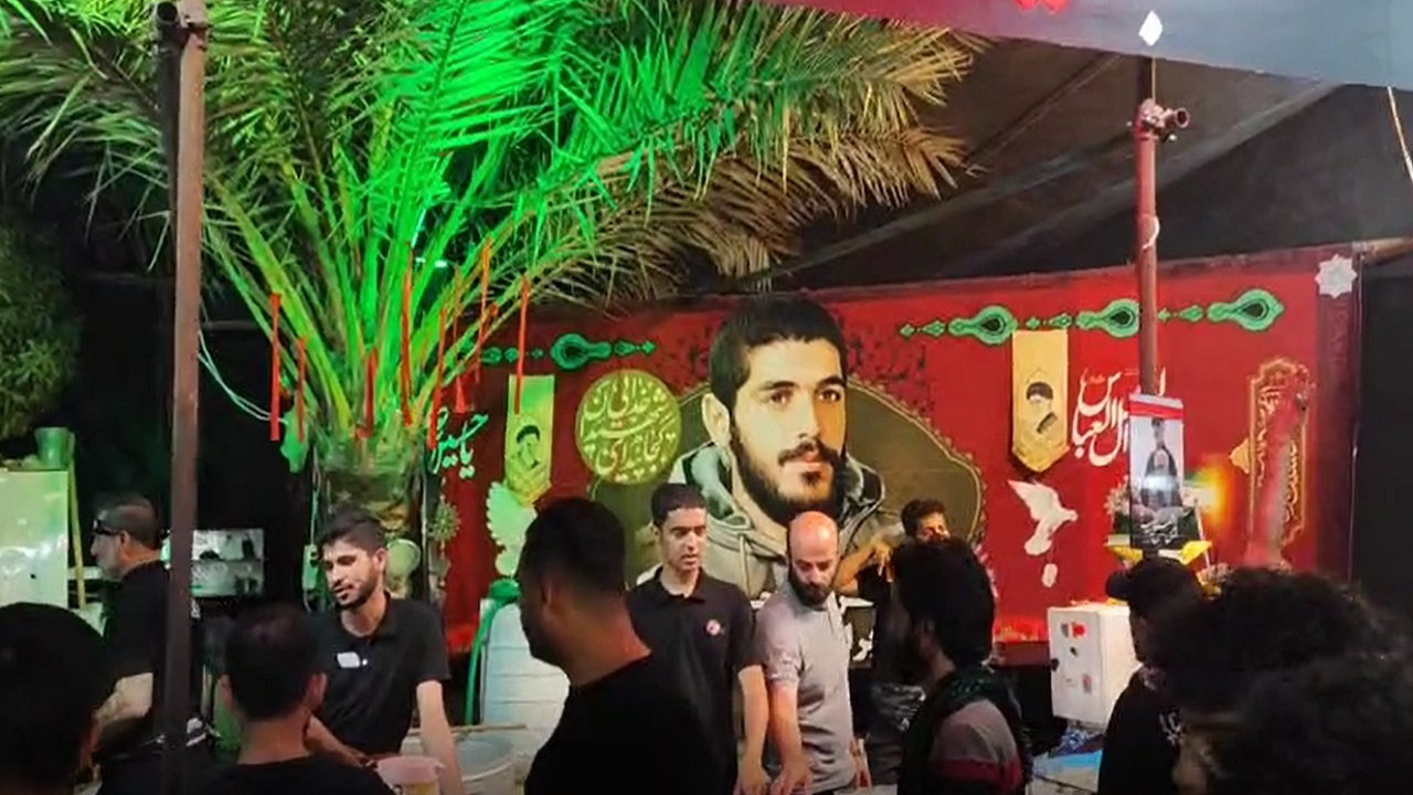 خدمت رسانی موکب شهید ابراهیم هادی در مسیر پیاده روی اربعین