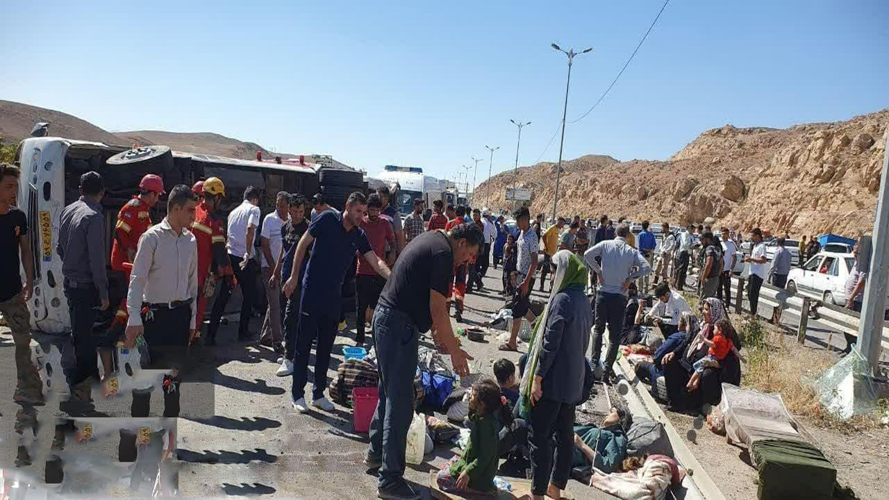 مصدومیت ۲۴ نفر در برخورد پژو و مینی بوس؛ محور بجنورد شیروان