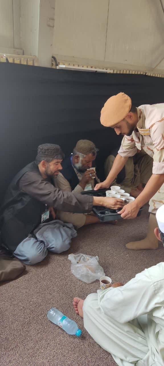 پذیرایی موکب داران از زائران پذیرایی موکب داران از زائران