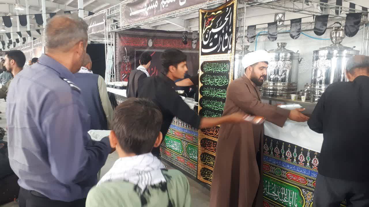 پذیرایی موکب داران از عزاداران حسینی پذیرایی موکب داران از عزاداران حسینی