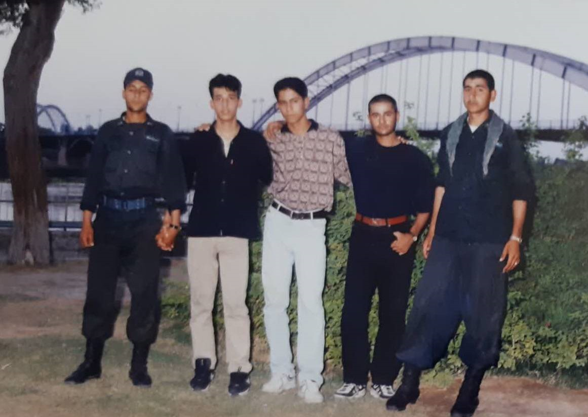 شهید محمد حسین&zwnj;خفانی، از سمت راست نفر سوم