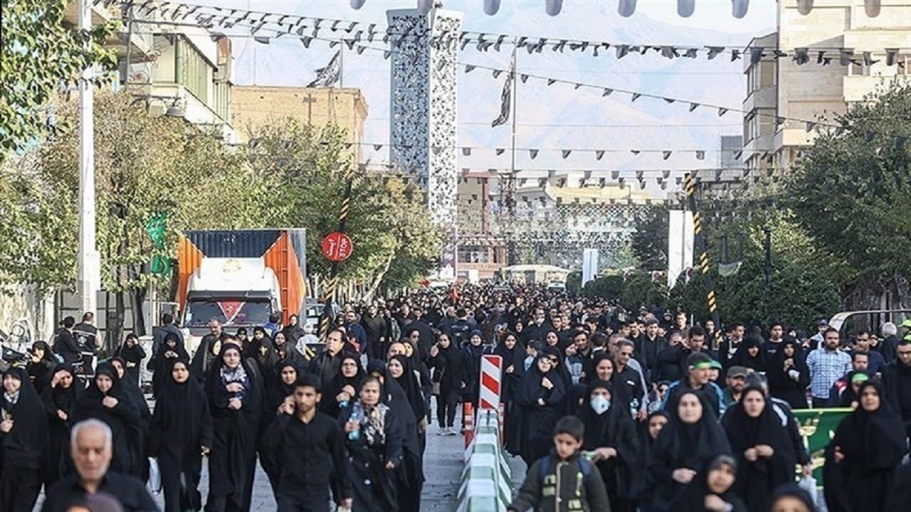 خدمت‌رسانی رایگان مترو و اتوبوس در مسیر ۱۷ کیلومتری پیاده‌روی جاماندگان اربعین