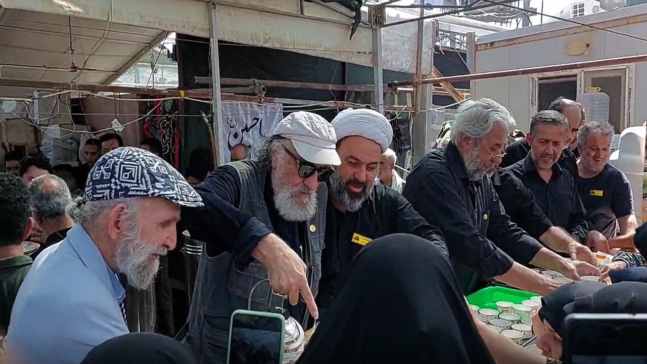 حضور داریوش ارجمند، محمد فیلی و اسماعیل خلج در موکب فاطمه الزهرا (س) + فیلم