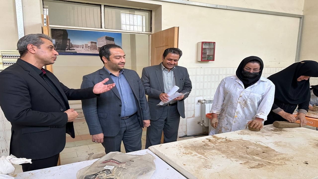 بازدید سرپرست اداره کل میراث‌فرهنگی  سیستان و بلوچستان از مرکز آموزش صنایع‌دستی   زاهدان