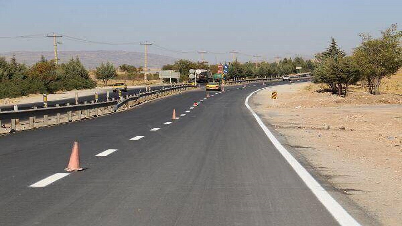 خط کشی ۱۷۰۰۰ متر در مسیر زائران اربعین حسینی (ع)