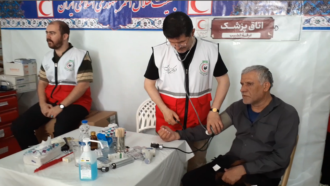 خدمات رسانی درمانگاه هلال احمر قزوین به زائران اربعین+ فیلم