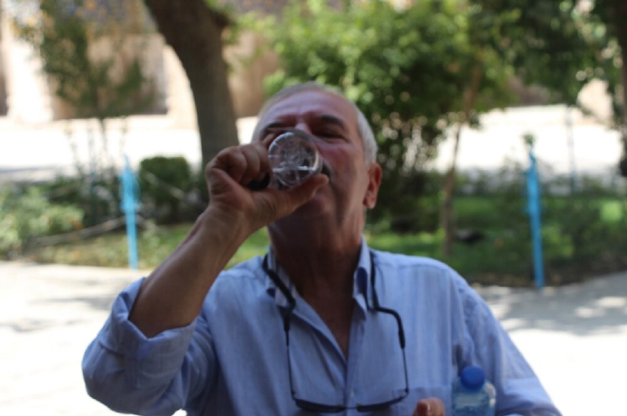 نذر آب در مدرسه ناصریه اصفهان