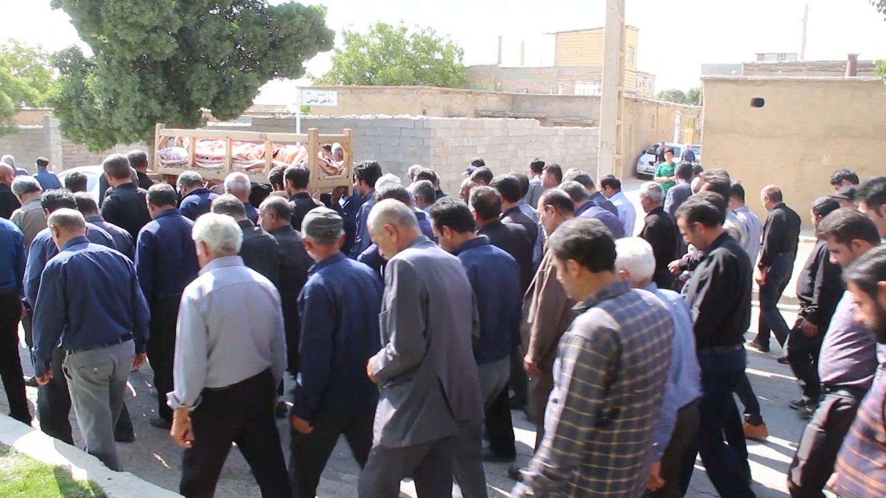 تشییع پیکر مادر شهید رئیسی در شهرستان اردل