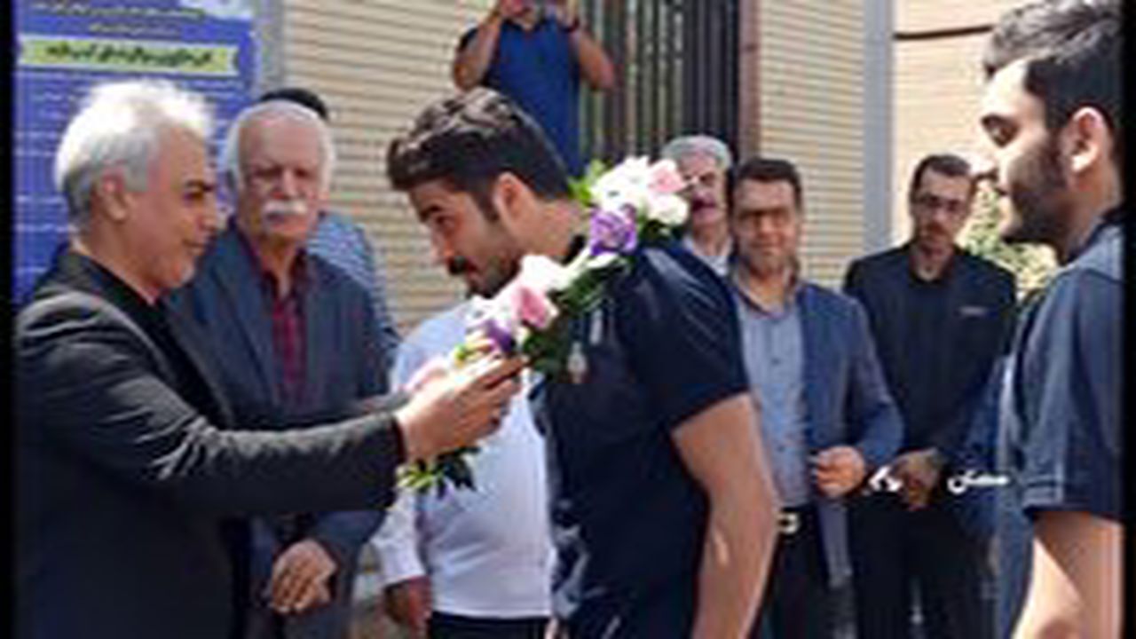 استقبال از والیبالیست های افتخار آفرین در رقابت های دانشجویان جهان