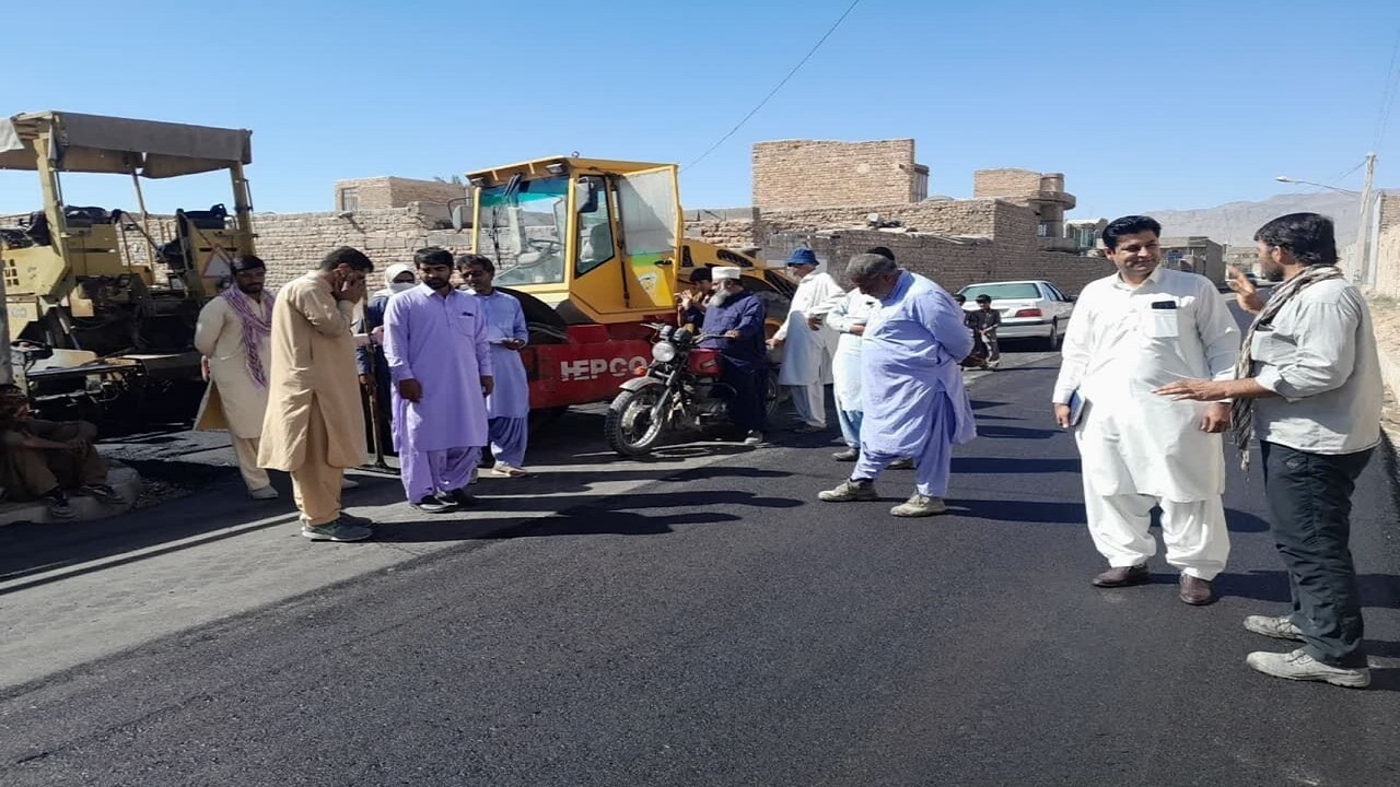 ۱۵۰ هزار متر مربع از معابر خاش آسفالت شد