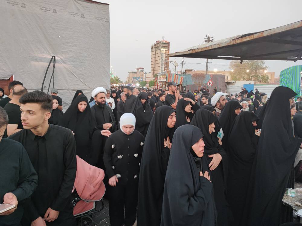 زائران اربعینی در کربلا