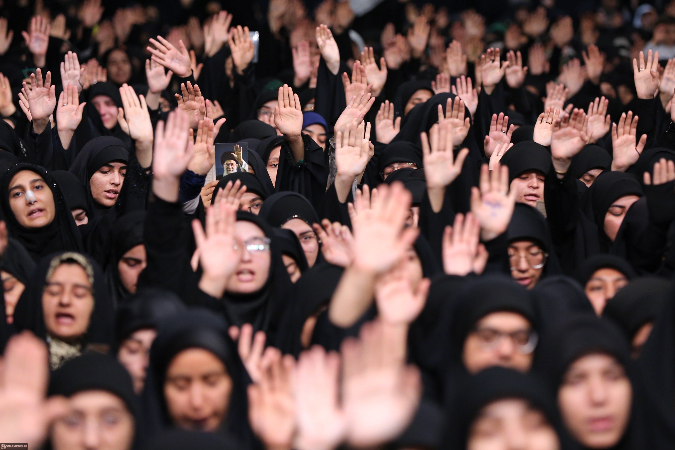 دانشجویان در حسینیه امام خمینی