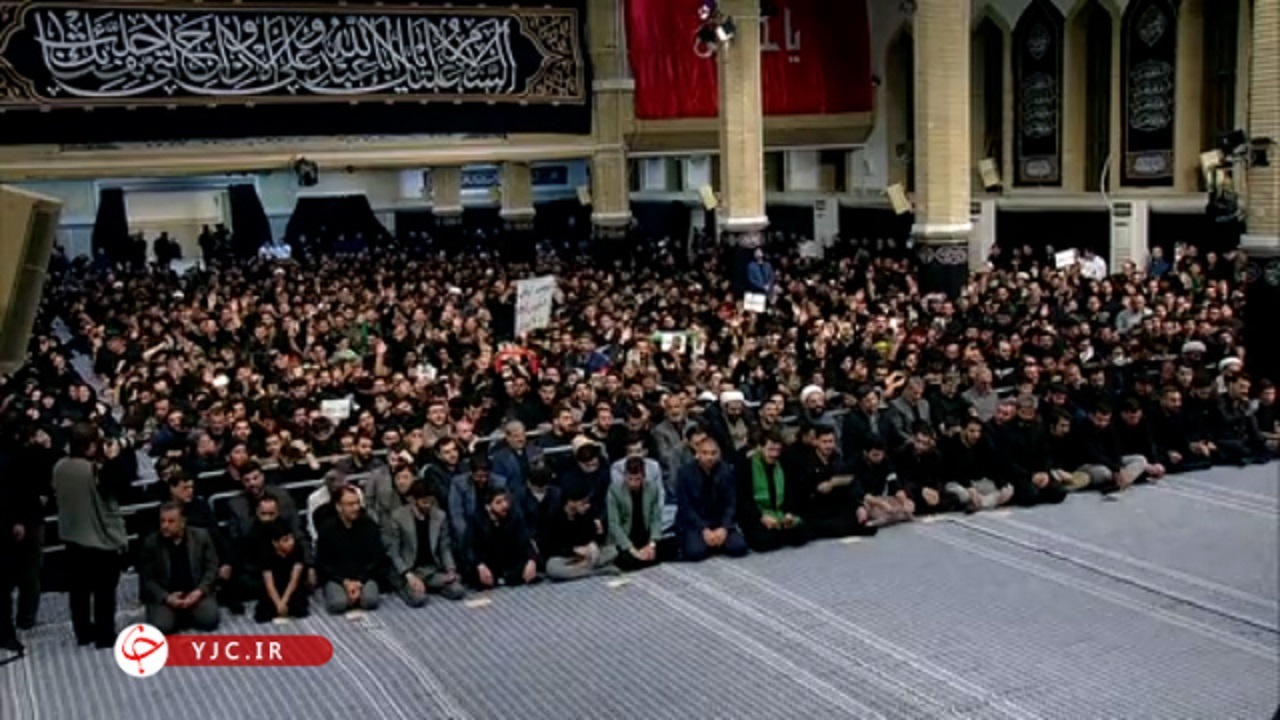 همخوانی سرود توسط دانشجو‌های دانشگاه‌های سراسر کشور در حضور رهبر انقلاب + فیلم