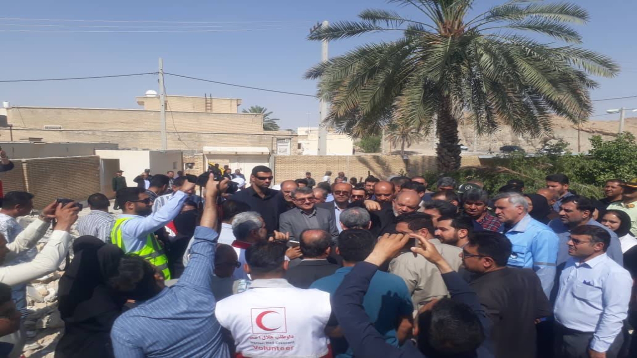 وزیر کشور از مناطق زلزله زده شهرستان اوز بازدید کرد + تصاویر