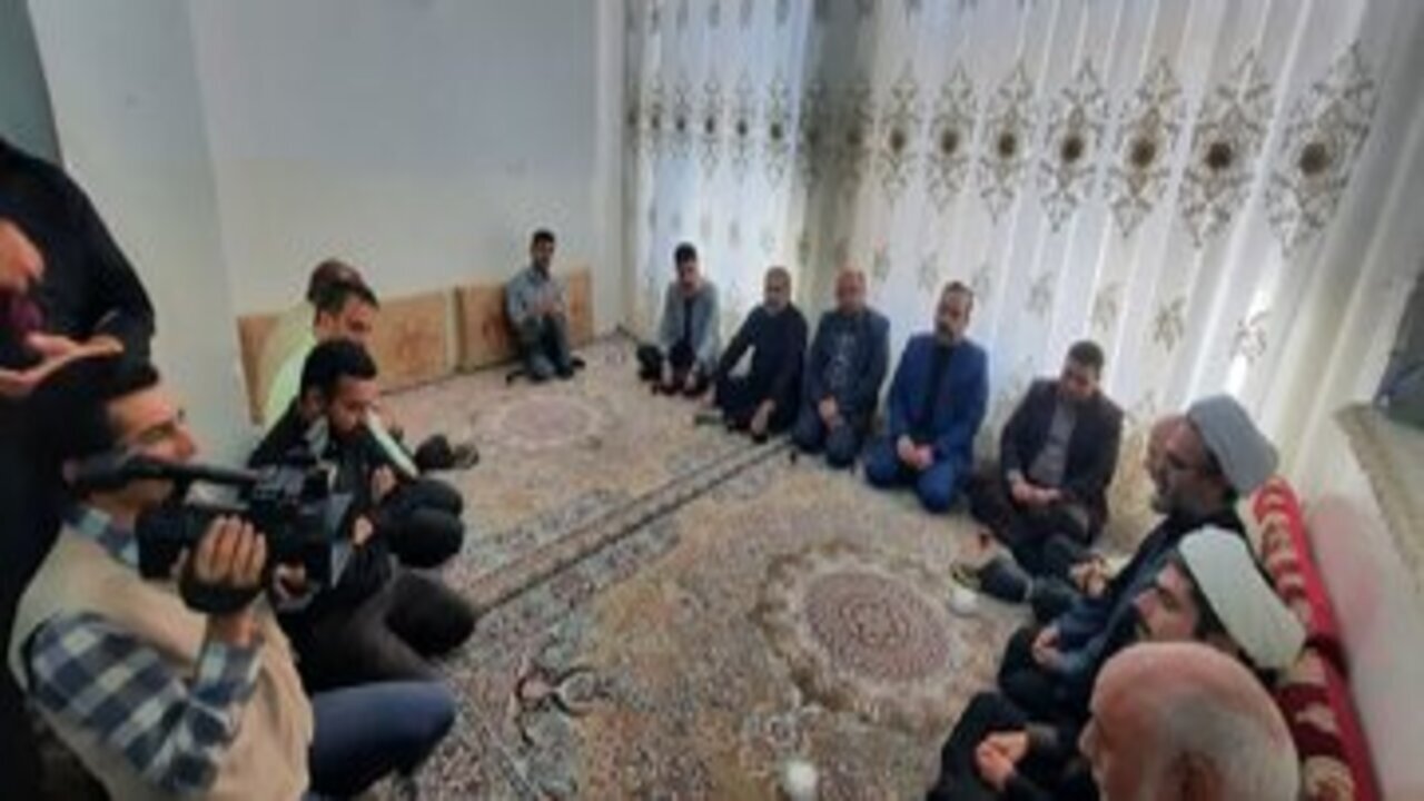 دیدار مسوولان سبزواری با خانواده شهید حادثه تروریستی سیستان و بلوچستان