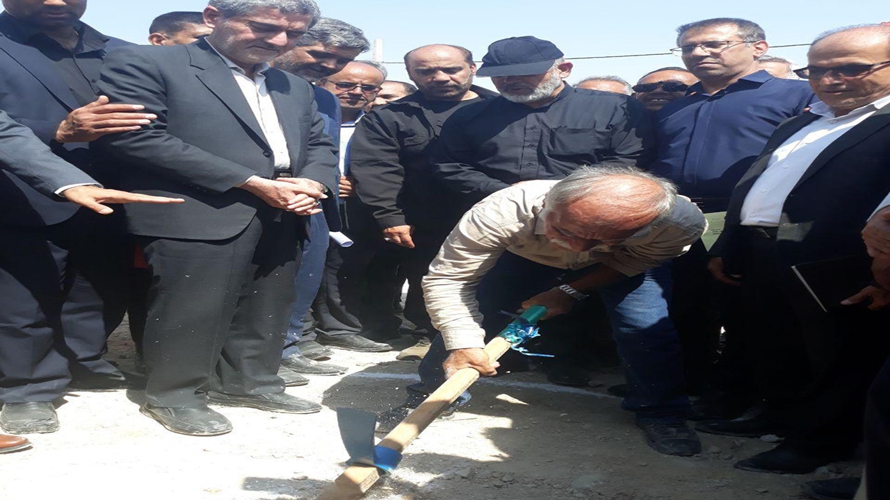 آغاز بازسازی خانه‌های زلزله زدگان اوز با حضور وزیر کشور
