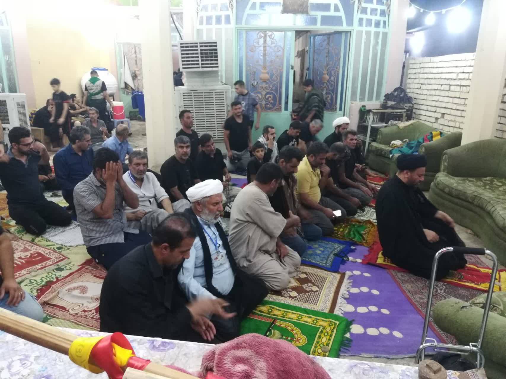 نماز خواندن زائران اربعین