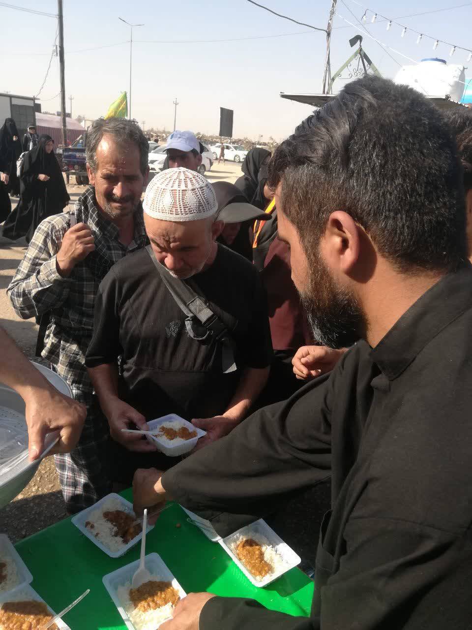 پذیرایی موکب داران از زائران اربعین