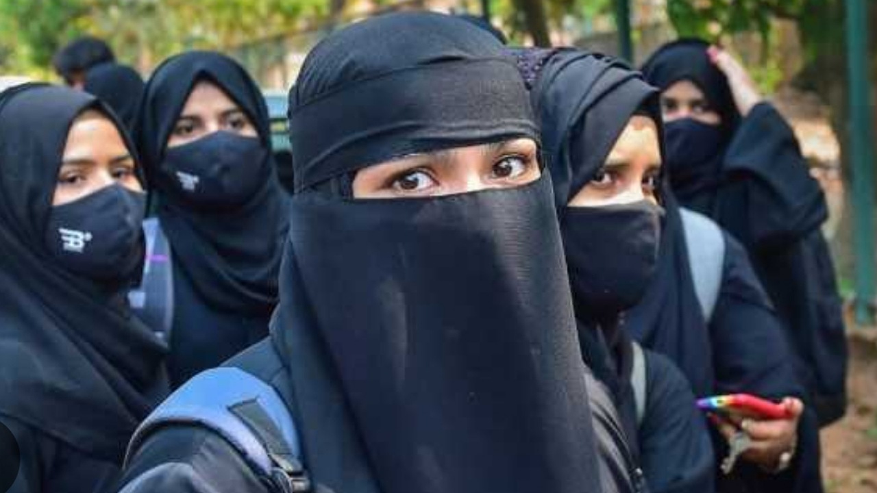 دادگاه عالی فرانسه از ممنوعیت پوشش عبا حمایت کرد