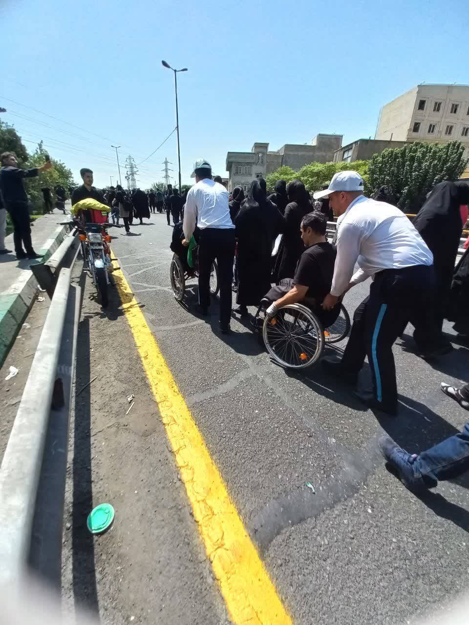 کمک رسانی آتش نشانان در روز اربعین