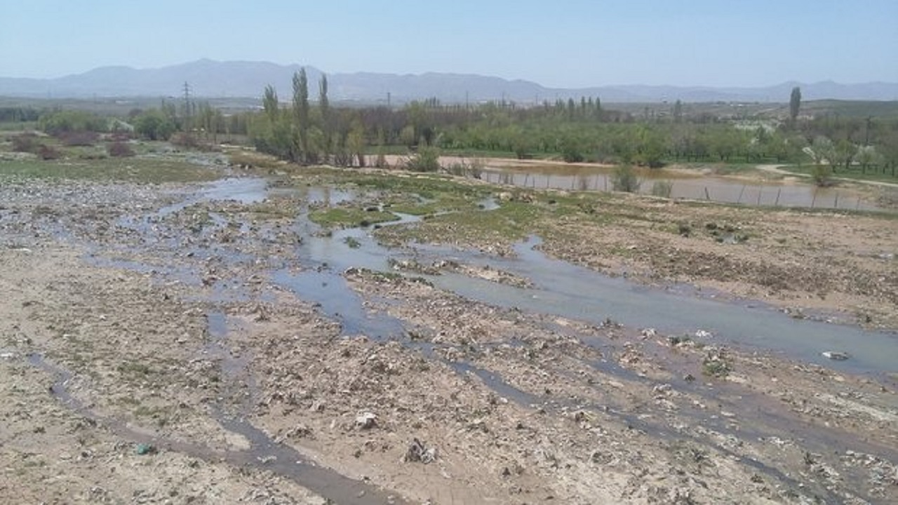 رنجش اهالی لواسان از بوی نامطبوع ناشی از تخلیه فاضلاب در رودخانه جاجرود