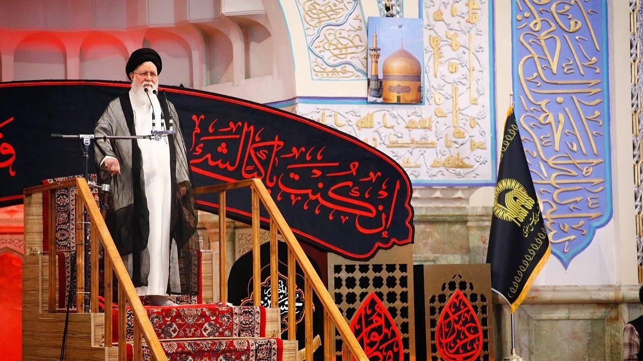 صف اربعین نماد جریان مبارزه با استکبار است