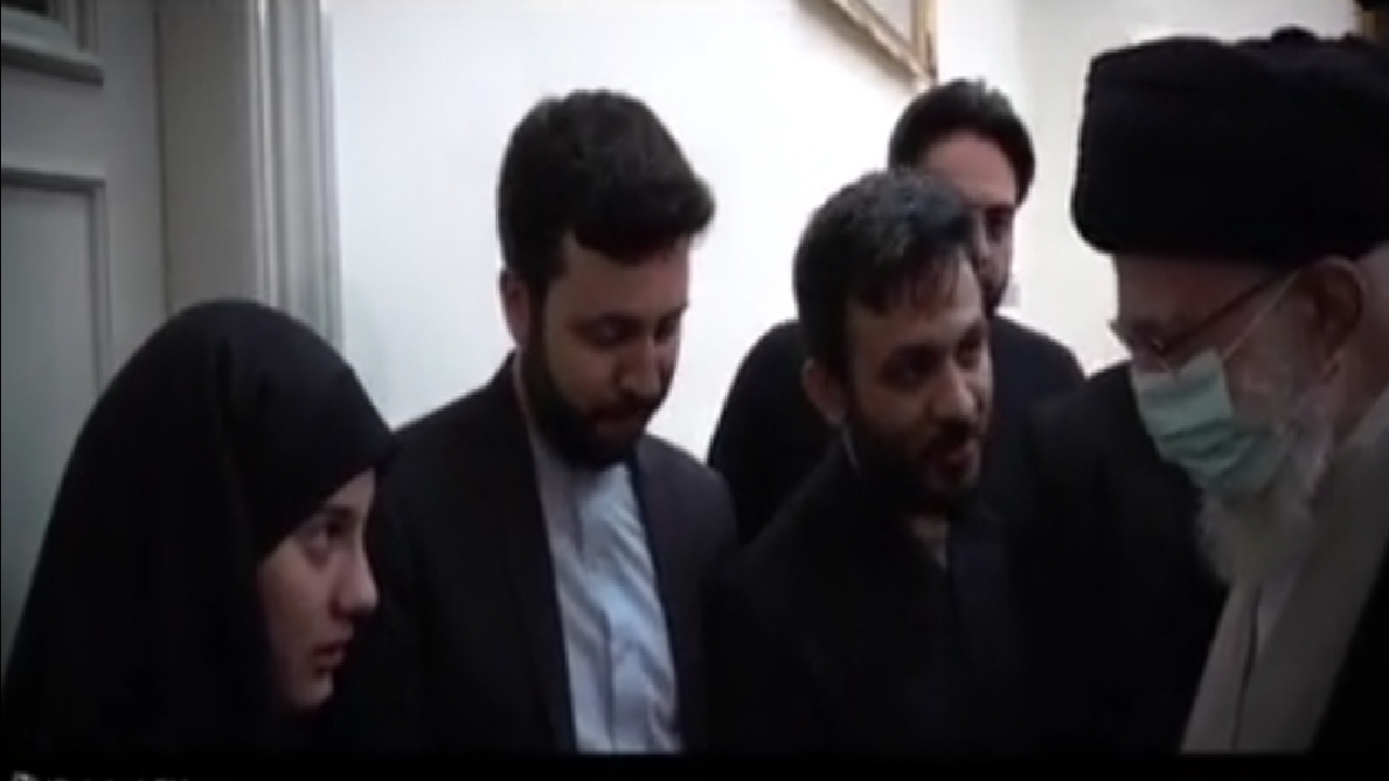 روایتی از دیدار مادر سوریه‌ای با رهبر انقلاب + فیلم