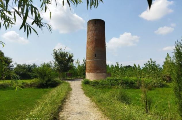 مرمت ۲ آثار باستانی در صومعه سرا