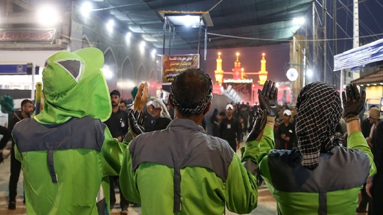 معلمی که افتخارش پاکبانی حرم امام حسین (ع) است