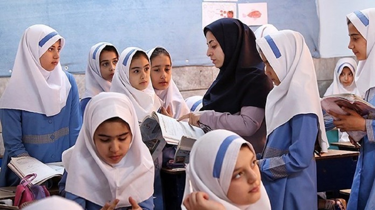 نیرو‌های تازه استخدام آزمون دبیری از مهر ماه به مدارس می‌آیند
