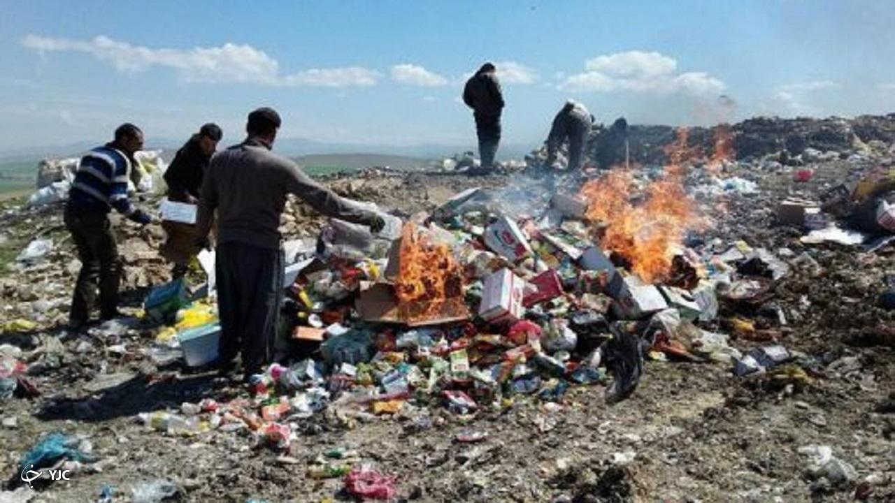 امحای حدود ۳.۵ تن مواد غذایی فاسد در میاندوآب