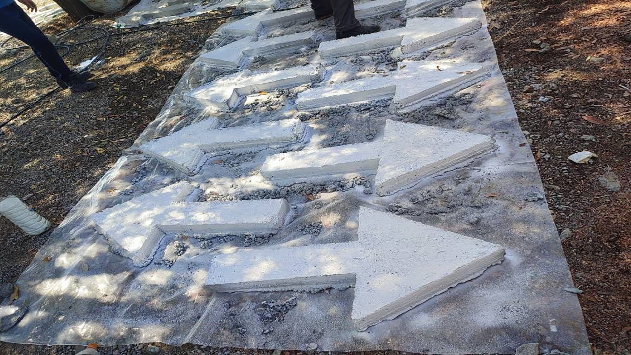 ساخت جهت نمای بتنی برای اولین بار در جنوب کرمان 
