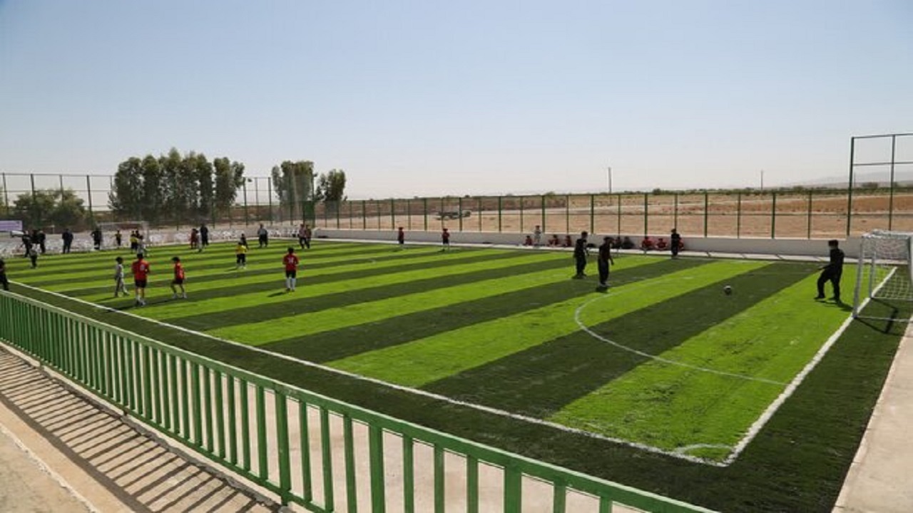 بهره‌برداری ۳۶۰ خانوار روستای مورت از پروژه زمین چمن مصنوعی مینی‌فوتبال