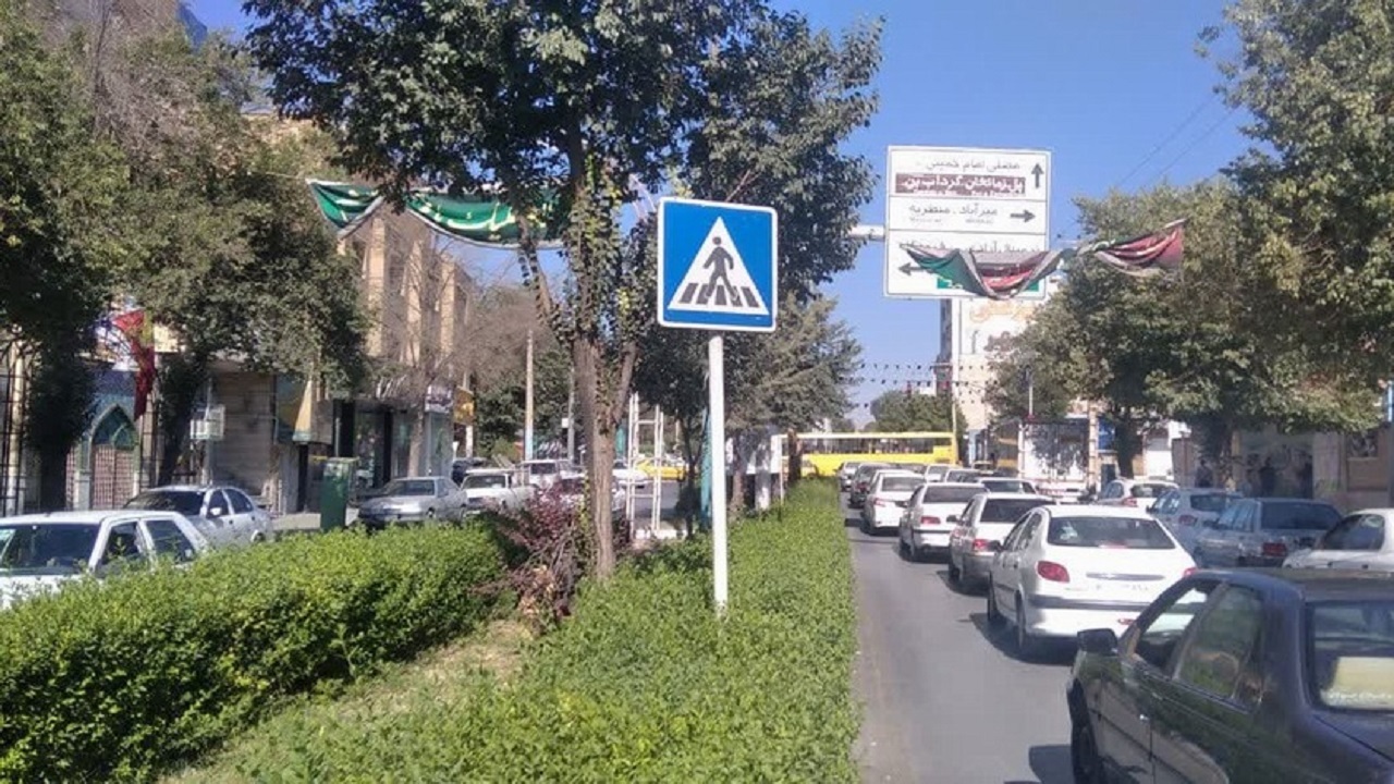 جانمایی و نصب تابلو عابر پیاده مقابل مدارس شهرکرد