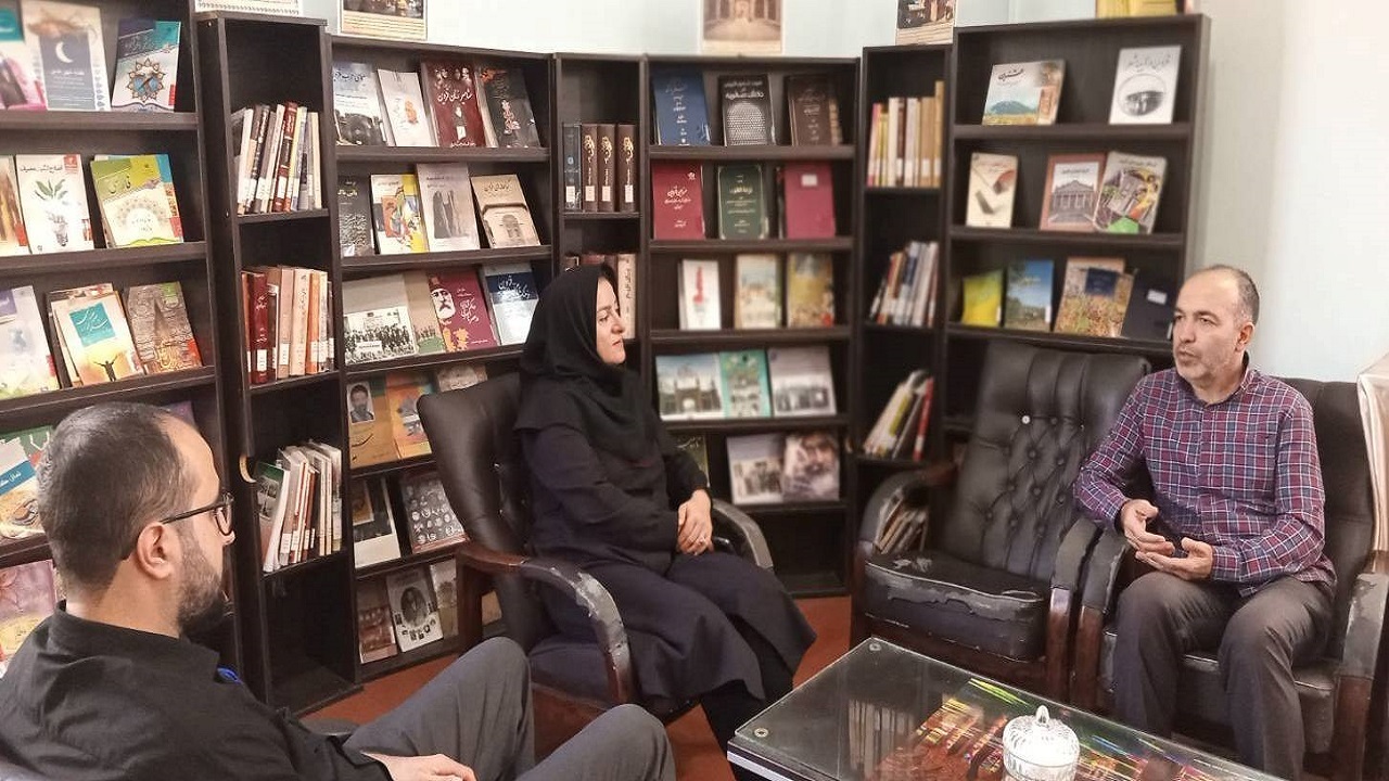 اهدای ۱۰۰ نسخه کتاب به کتابخانه دهخدا در شهر الوند