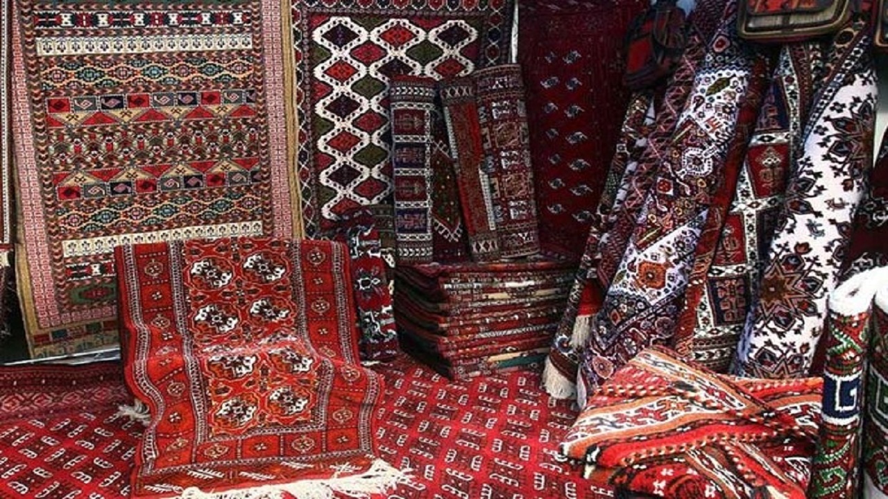 گلیم‌های قاچاق در مانه و سملقان کشف شد