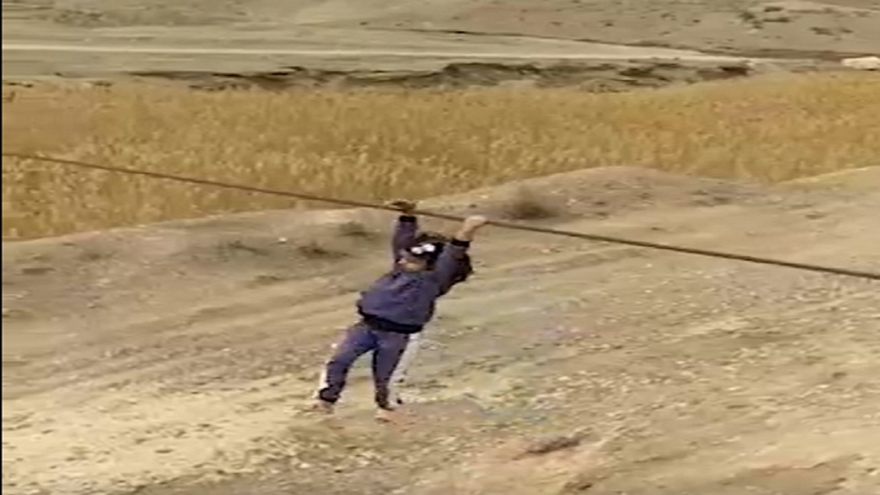 فیلمی از آمادگی جسمانی دختر بچه ۷ ساله دلیجانی