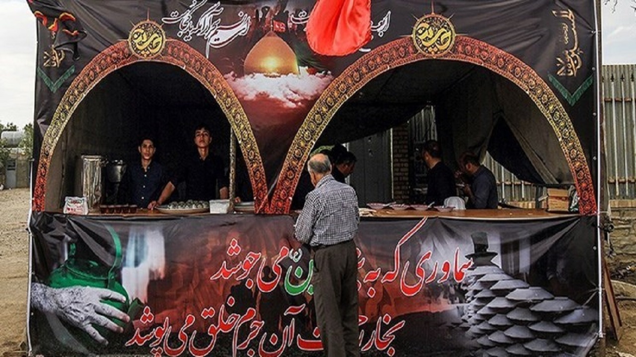 خدمات رسانی موکب حیدر بن موسی (ع) به زائران در آستانه اربعین حسینی + تصاویر