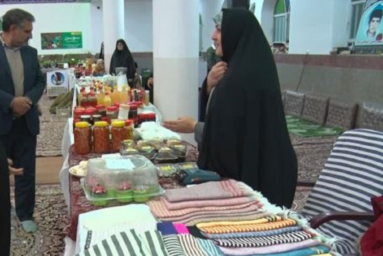 گشایش نمایشگاه مشاغل خانگی در حاجی آباد