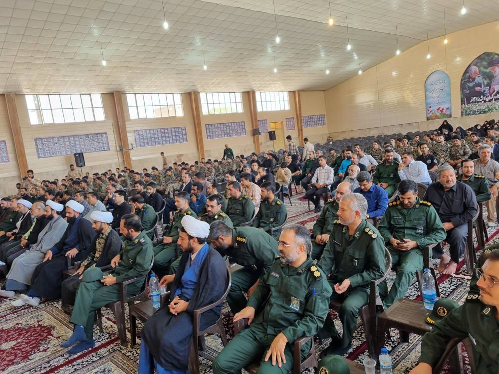 باید ذهن جوانان در فضای مجازی را روشن کنیم