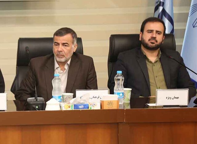 تکثر احزاب در کشور منجر به راه‌اندازی جبهه‌های سیاسی شده است