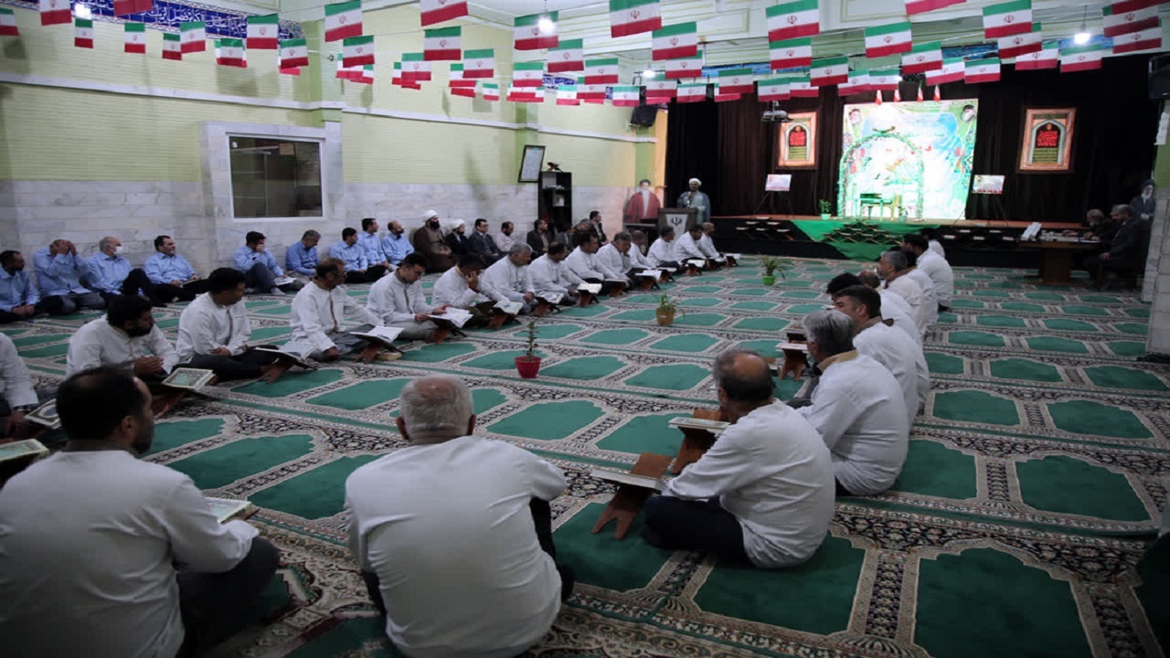 بیش از ۸۰ زندانی عادل‌آباد حافظ یک جزء قرآن شدند