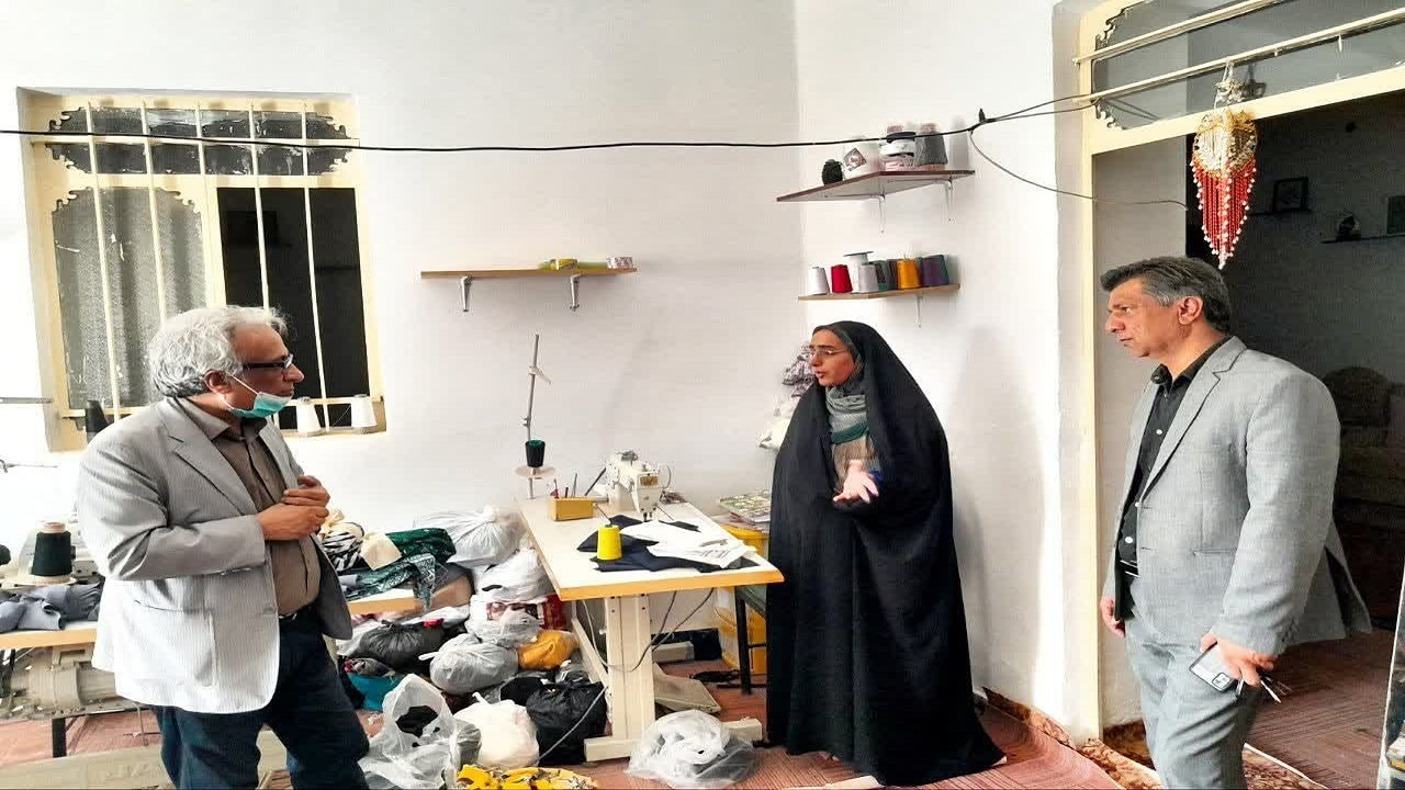 بازدید رئیس میراث فرهنگی شهرستان نیمروز از کارگاه های صنایع دستی