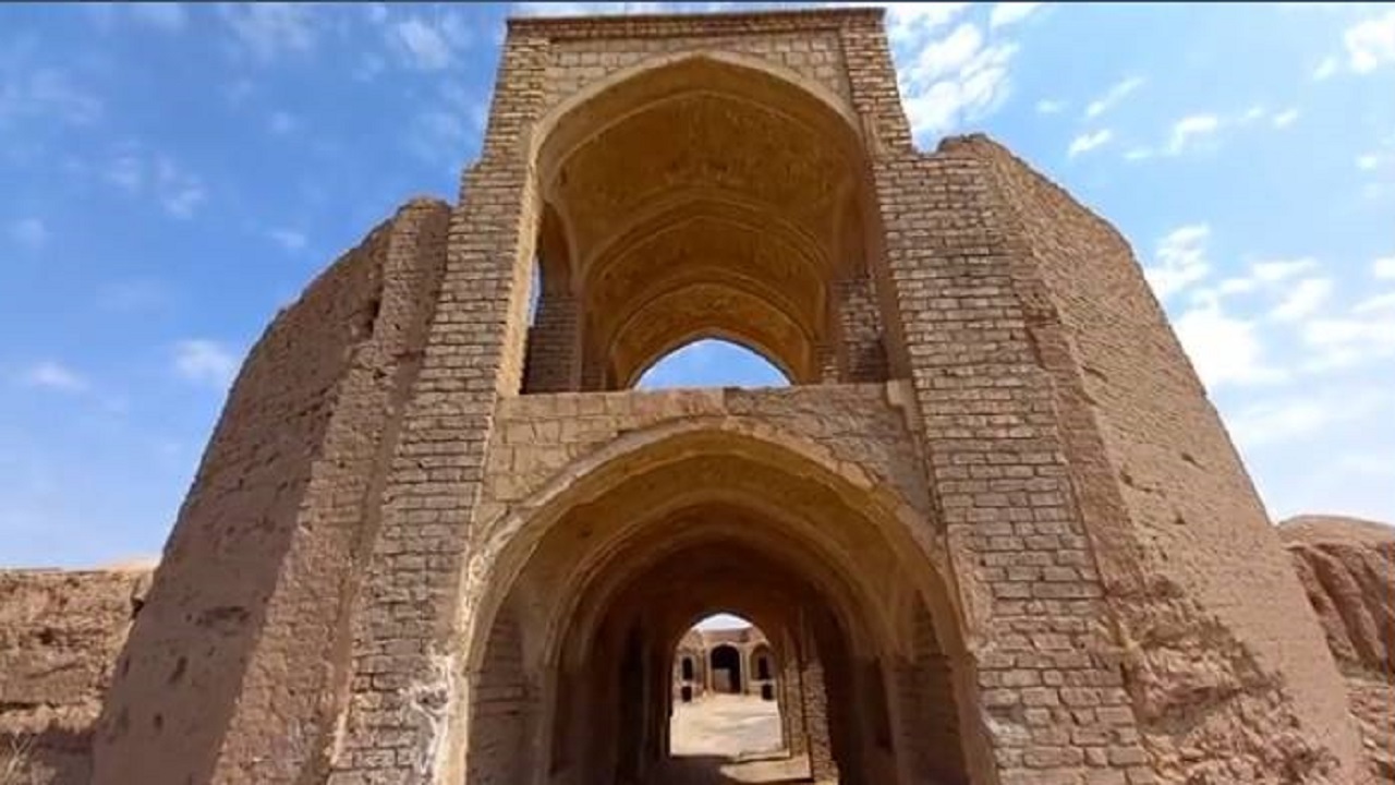 کاروانسرای متین السلطنه آران و بیدگل در آستانه تخریب + فیلم