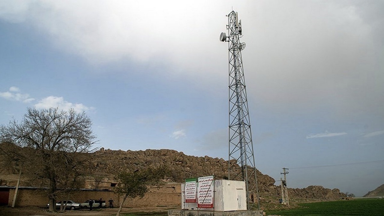 محرومیت اهالی روستای سرگز جیرفت از نعمت اینترنت + فیلم